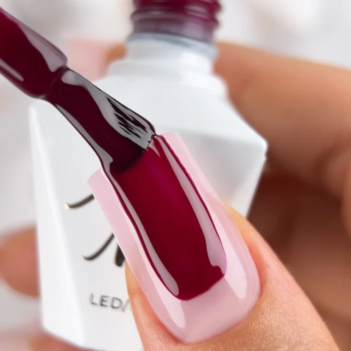 Esmalte semipermanente Molly Lac Cherry Bomb 8 grs. nº 302 Hema di-Hema Free